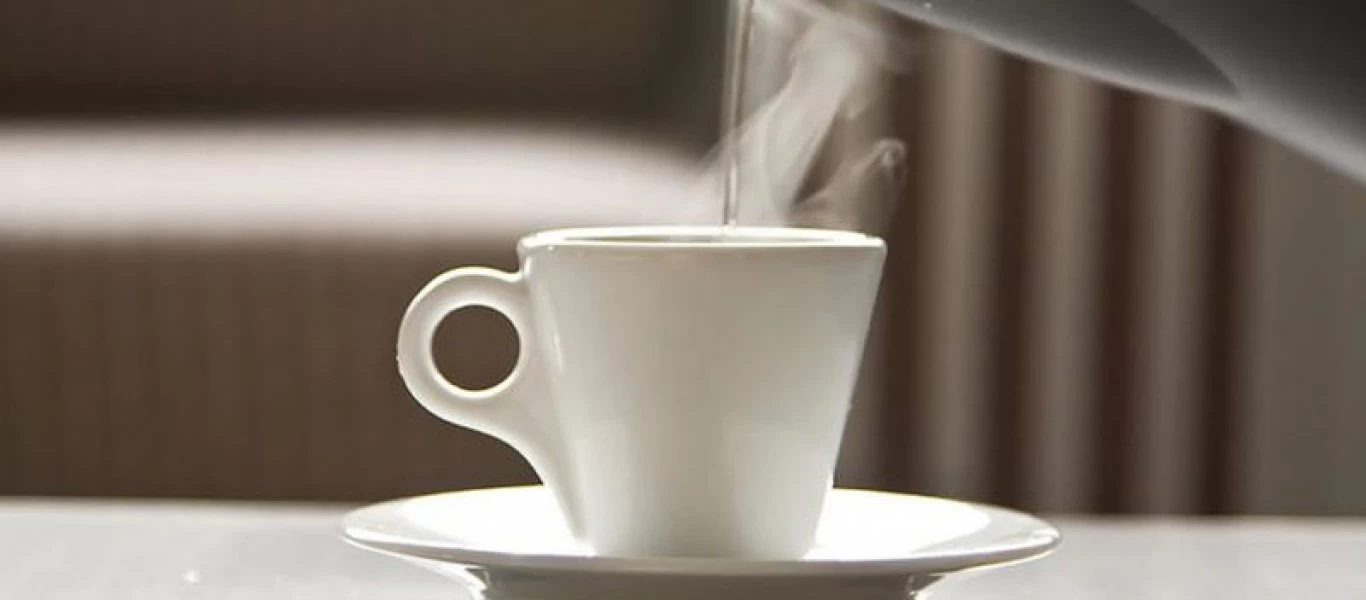 Να τι θα συμβεί στο σώμα σου αν πίνεις καθημερινά ζεστό νερό